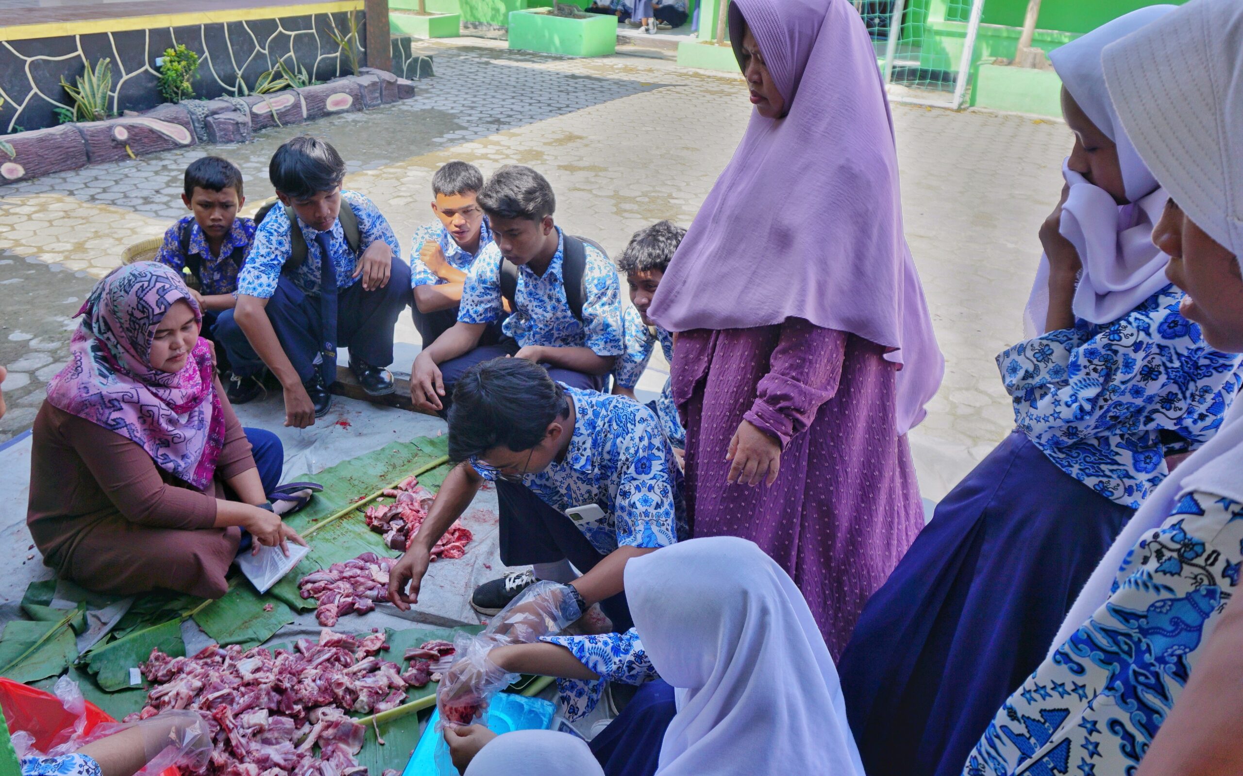 Perayaan Idul Adha 1445H di SMPN 1 Klangenan